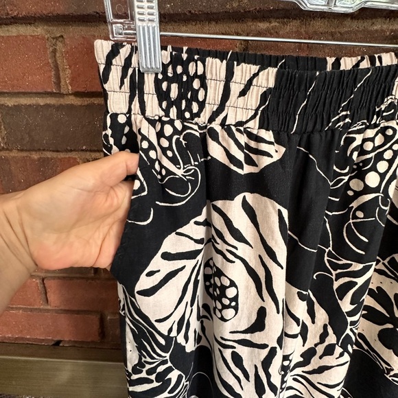 🛍️ Christian Siriano wide leg pants with pockets and elastic waist Size medium - Picture 2 of 10